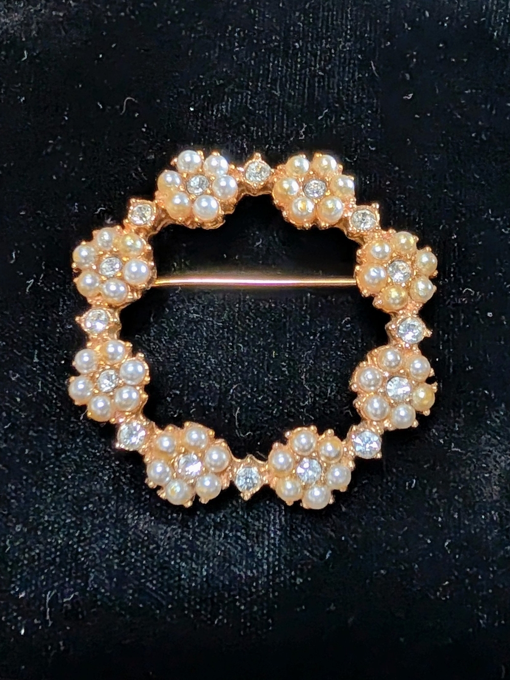 Vintage Gold Pearl & Crystal Wreath Brooch - Elegant Women’s Jewelry
